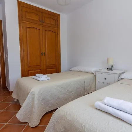 Andalucía: Cerca De Todo, Intimidad Y Espacio Villa Nerja