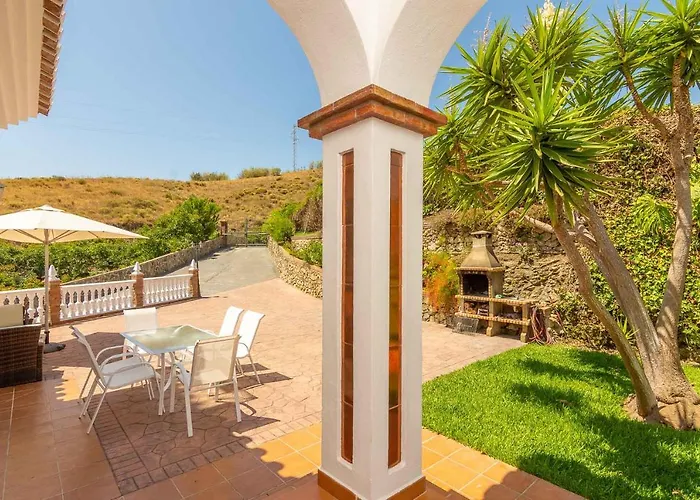 Andalucia: Cerca De Todo, Intimidad Y Espacio فيلة