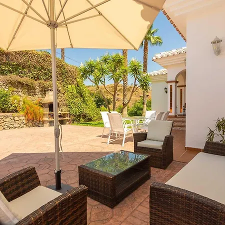 Andalucía: Cerca De Todo, Intimidad Y Espacio Villa Nerja