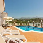 Andalucia: Cerca De Todo, Intimidad Y Espacio 네르하