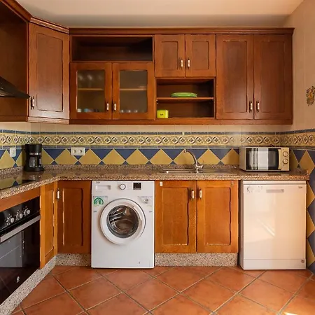 Andalucia: Cerca De Todo, Intimidad Y Espacio *