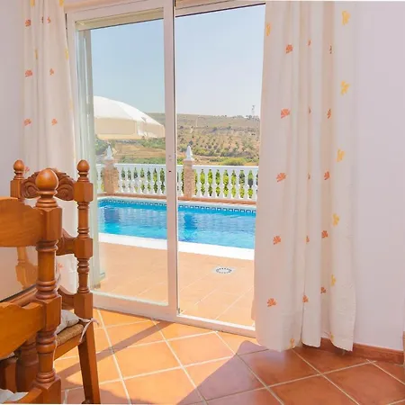 Andalucia: Cerca De Todo, Intimidad Y Espacio