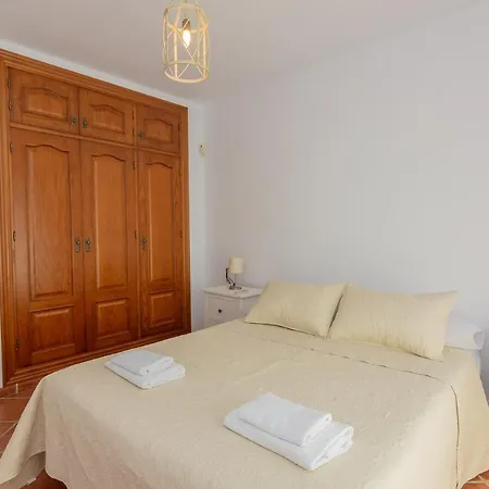 Andalucia: Cerca De Todo, Intimidad Y Espacio