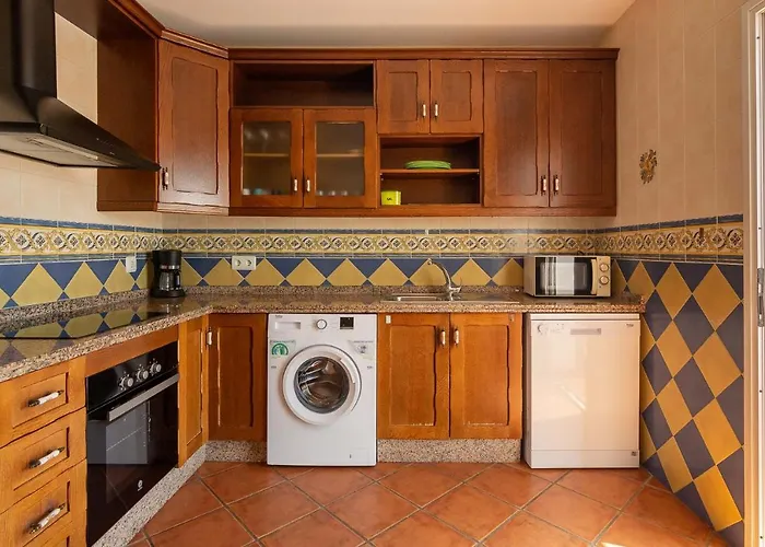 Andalucia: Cerca De Todo, Intimidad Y Espacio *