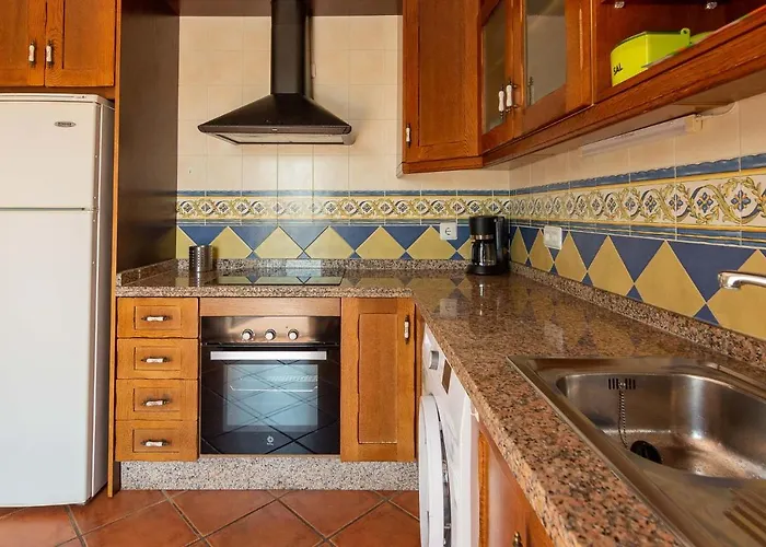 Andalucia: Cerca De Todo, Intimidad Y Espacio * Нерха