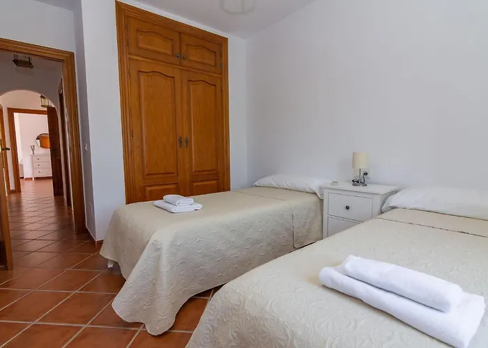 Andalucia: Cerca De Todo, Intimidad Y Espacio Villa Nerja