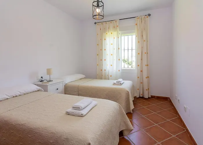 Andalucia: Cerca De Todo, Intimidad Y Espacio Nerja