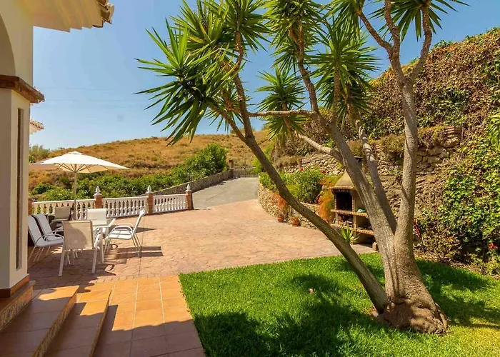 Andalucia: Cerca De Todo, Intimidad Y Espacio Villa Nerja