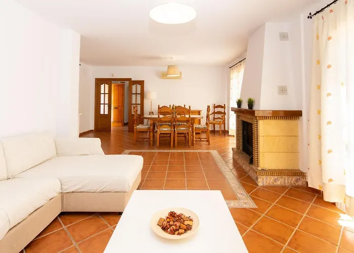 Andalucia: Cerca De Todo, Intimidad Y Espacio Nerja