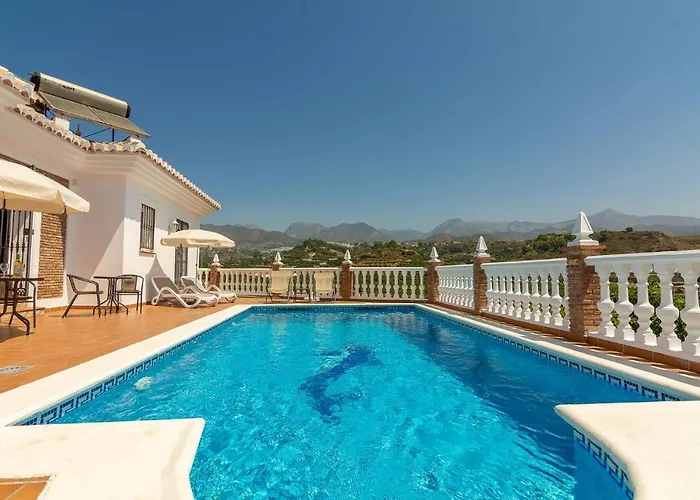 Andalucia: Cerca De Todo, Intimidad Y Espacio Villa Nerja