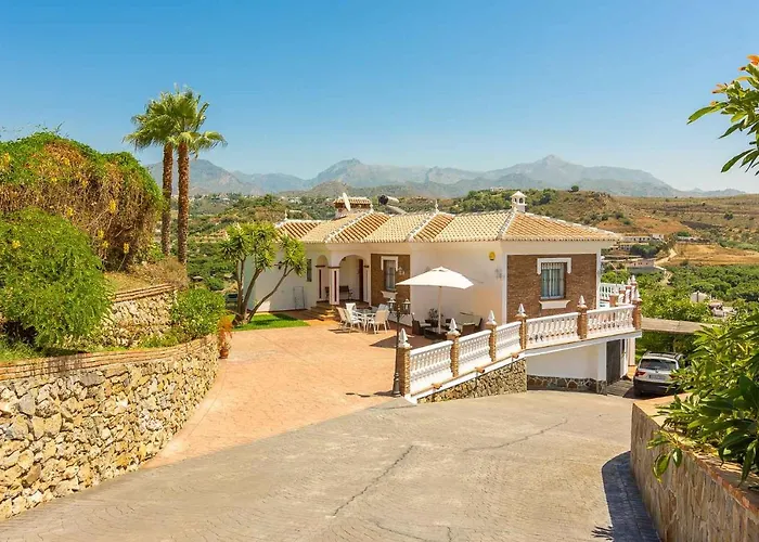 Andalucia: Cerca De Todo, Intimidad Y Espacio Nerja